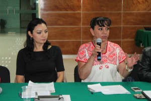 Senadora Mely Romero con  la secretaria General de la CNC Guillermina Casique (2)